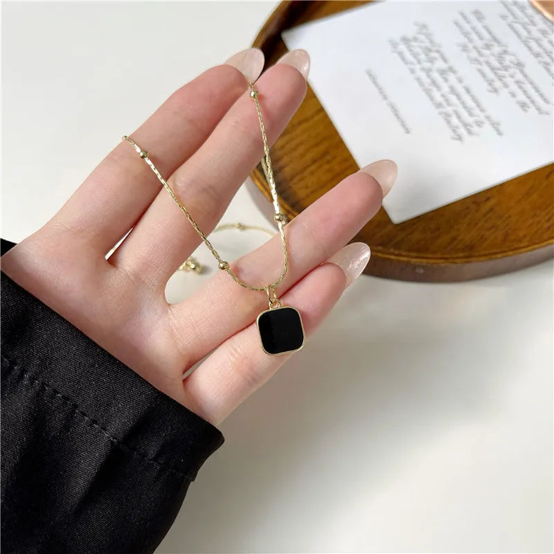 Colar com Pingente Elara