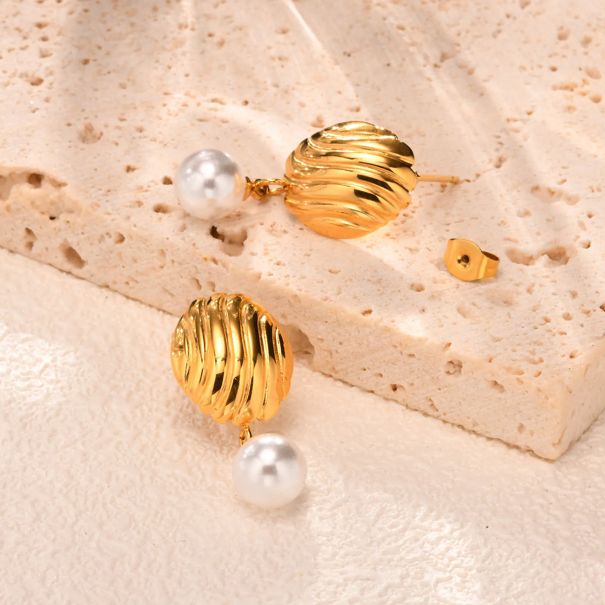 Brincos Nore Onda Dourada